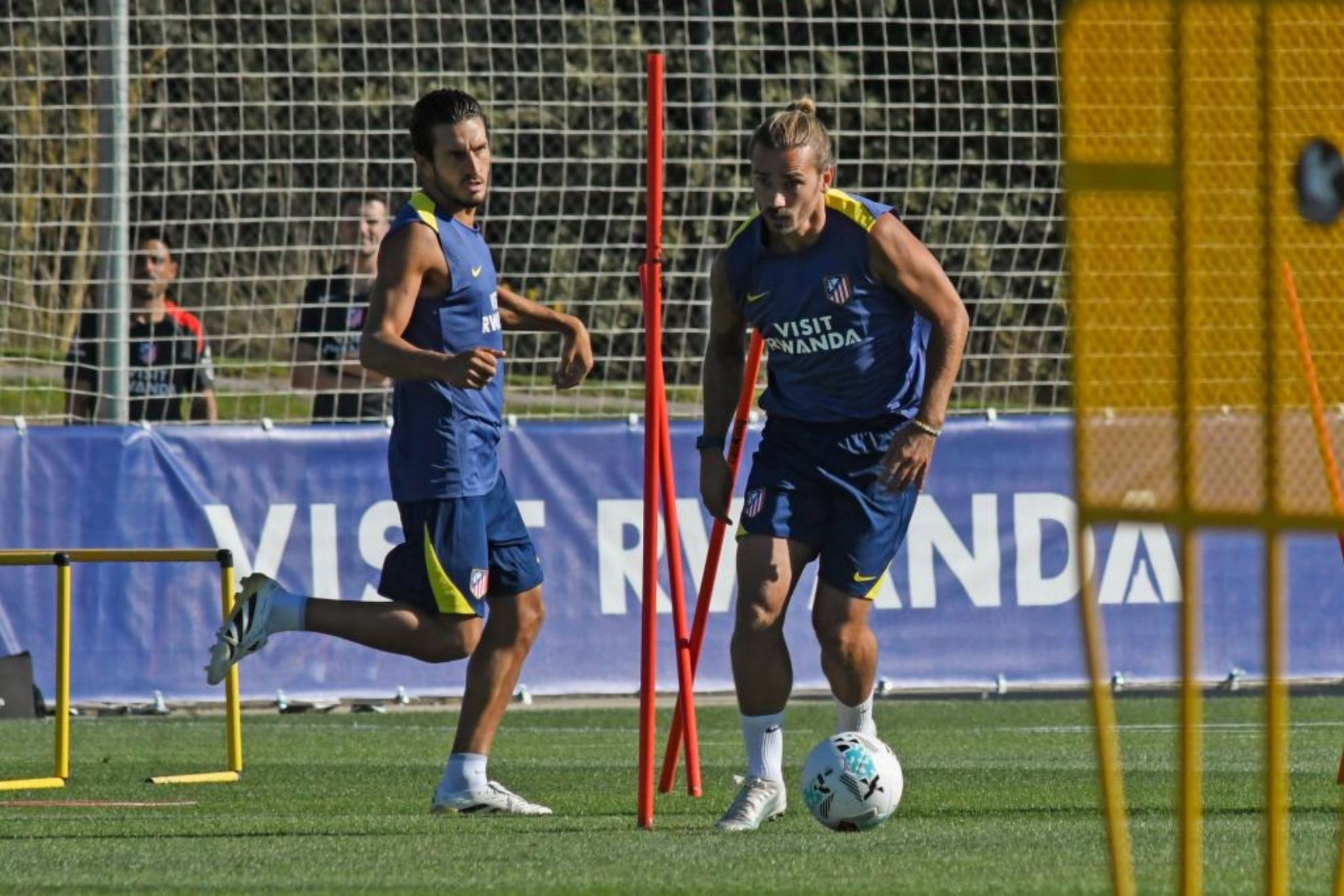 尽管队内竞, 赛首战对阵