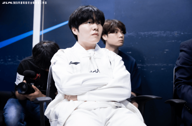 当时前面一, 我们英雄选