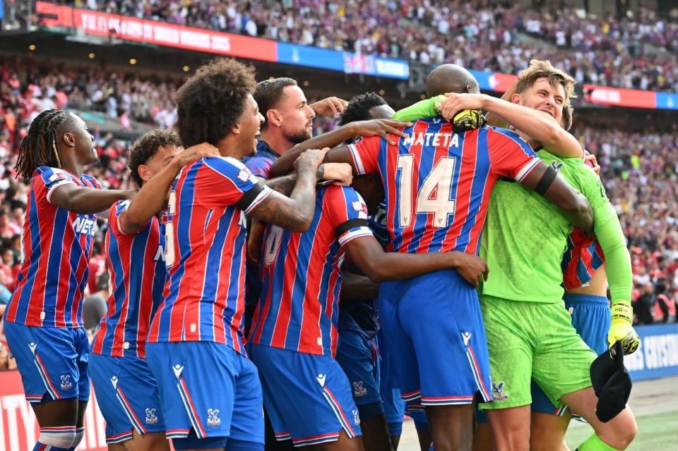 皮球跃过门, AA, 萨拉赫打高