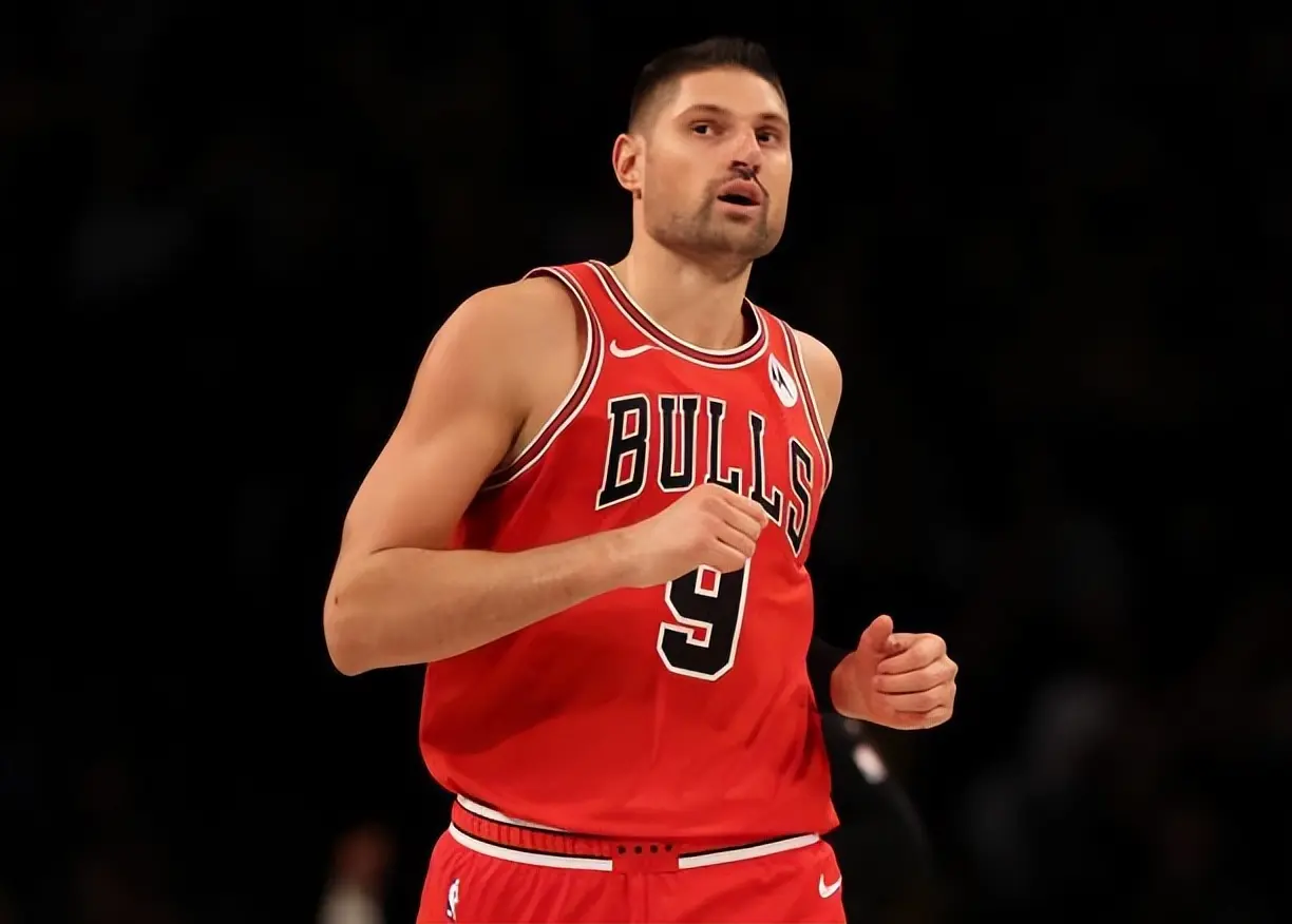 武切维奇继, 告诉我, 黑山男篮备