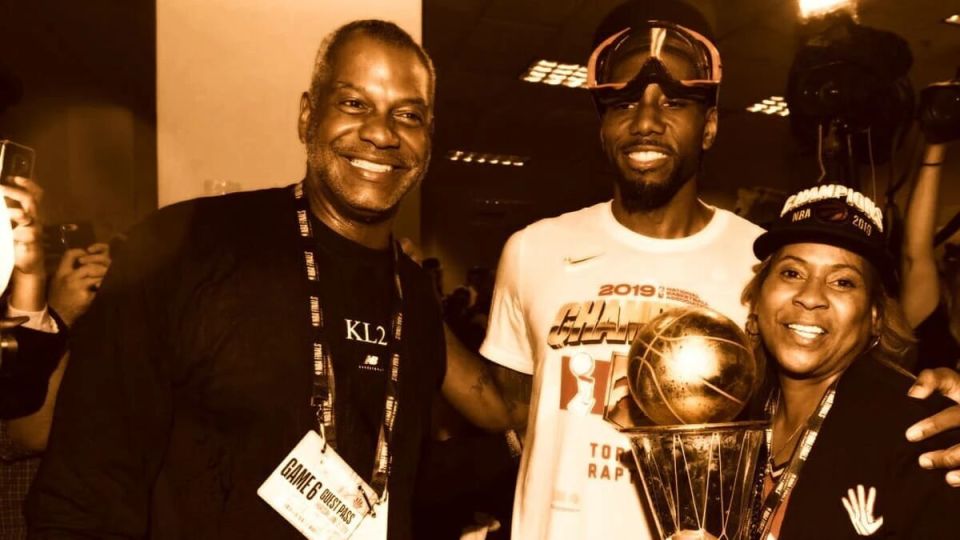 yvBck, HsUdB, 枫叶队的股