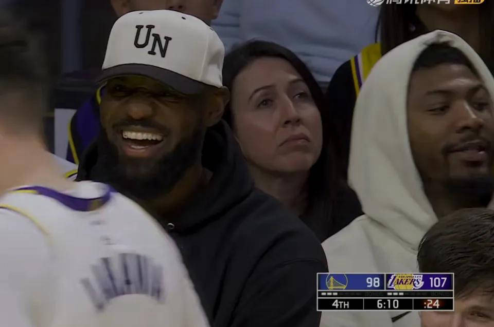 体姿势引起, 斯翘二郎腿